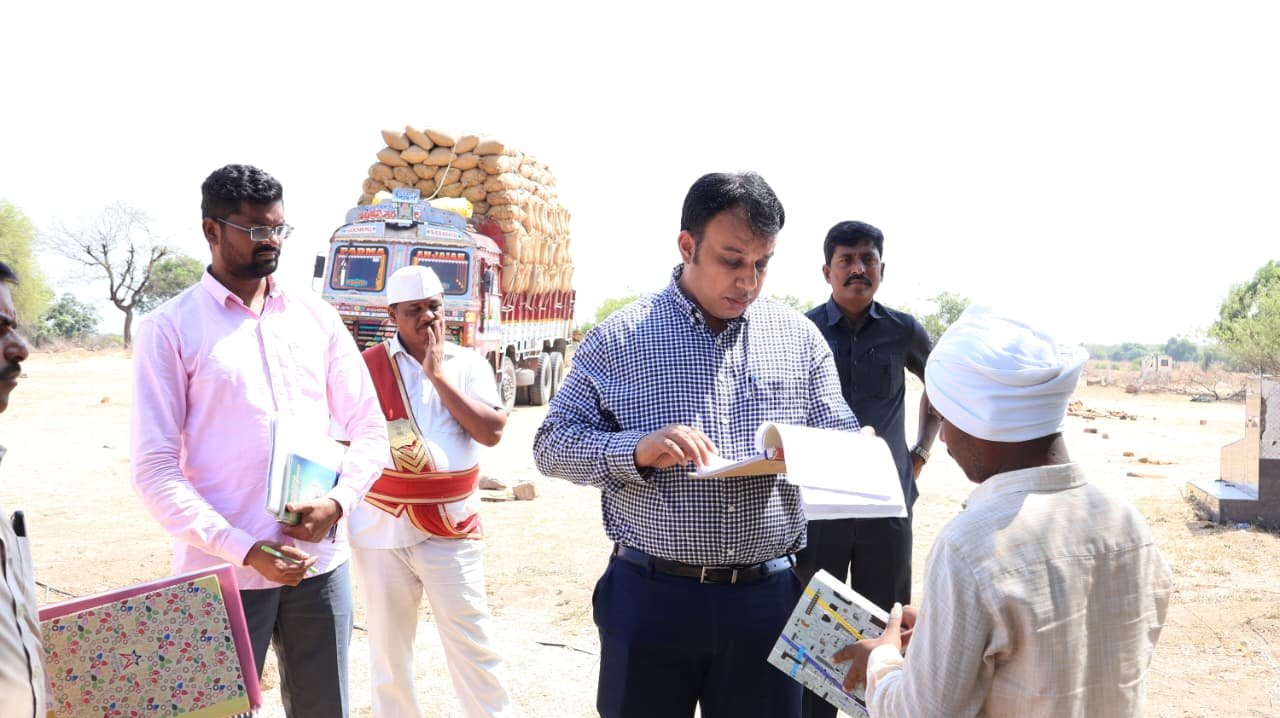 ధాన్యం కొనుగోలు కేంద్రం పరిశీలన